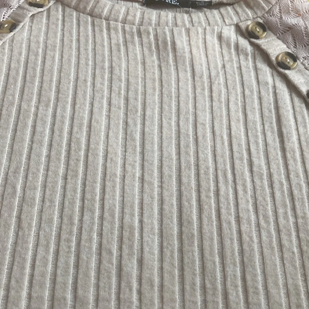❤️Long sleeve shirt with lacy shoulders-medium - Picture 5 of 7